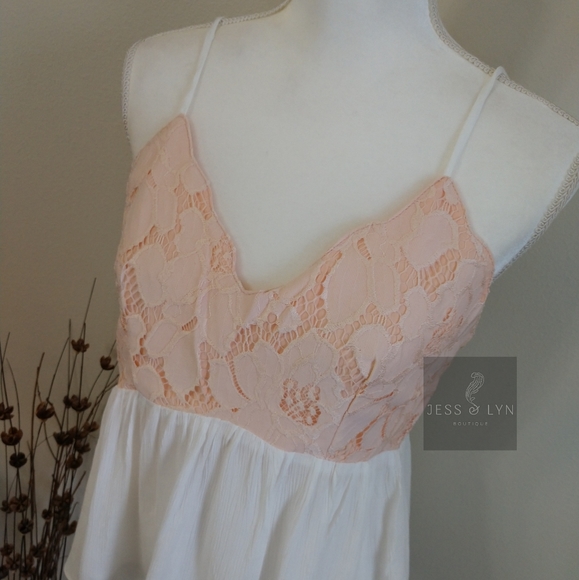 🆕Blush/White Lace Peplum Tank Top - Picture 14 of 16